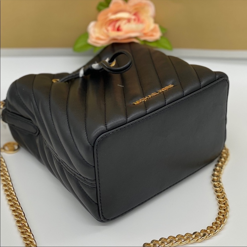 MICHAEL KORS SMALL BUCKET XBODY BLACK - Picture 13 of 16